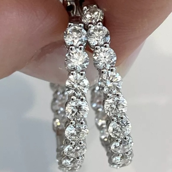 ROUND BRILLIANT DIAMOND 18KT WHITE GOLD EARRINGS - Picture 12 of 17